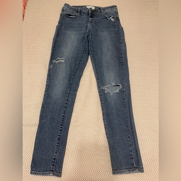 Pacsun low rise skinniest jeans. Medium wash. Distressed knees. Size 28. - Picture 1 of 5